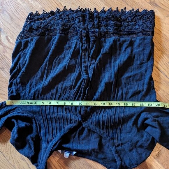 American Eagle Black Boho Crochet Lace Trim Button Down Peasant Top M/M - Picture 7 of 9